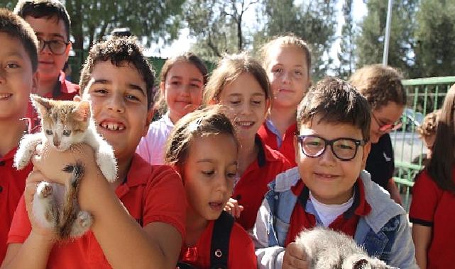 Burhaniye'de Öğrencilerden Hayvan Barınağına Ziyaret