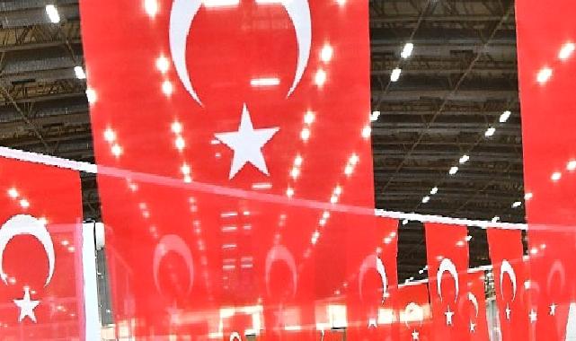 35 bin metrekare Türk bayraklarıyla donatıldı