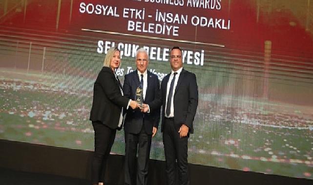 "Efes Tarlası Yaşam Köyü'ne Sürdürülebilir İş Ödülü"