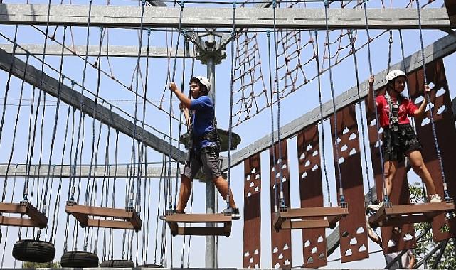 Küçükçekmece'deki Macera Parkları Ziyaretçi Akınına Uğradı