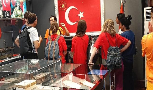 DEÜ Yabancı Uyruklu Öğrencilerine Türk Kültürünü Tanıtıyor