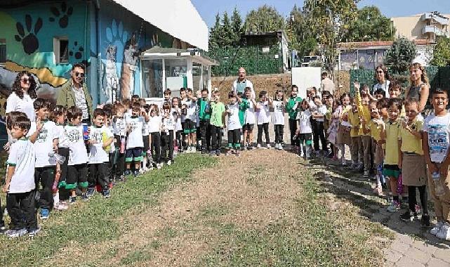 Buca Belediyesi miniklere hayvan sevgisi aşılıyor