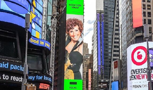 New York'ta bir 'Cumhuriyet Divası': Spotify'ın EQUAL Türkiye Ekim ayı elçisi Müzeyyen Senar New York Times Square'de