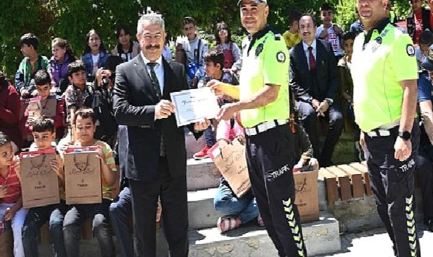 Selçuklu Belediyesi örnek okul dışı öğrenme ortamlarından olan ve çocuklara trafik bilincini küçük yaştan itibaren aşılayan Trafik Eğitimi verdi