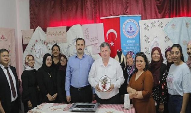 Kınık'ta Halk Eğitim Kursları Sergisi Ve Kermes Düzenlendi