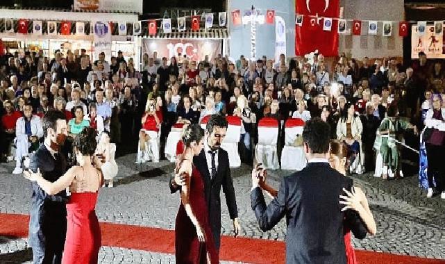 Didim'de Atatürk'ün sevdiği şarkılar ve vals gösterisi gerçekleştirildi