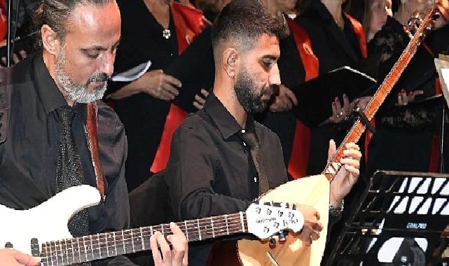 100 kişilik Türk Halk Müziği Cumhuriyet Korosu Kemer'de konser verdi