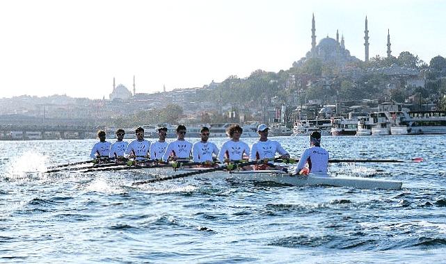 Genç sporcular Cumhuriyet'in 100. Yılında dostluk için 10. kez kürek çekti