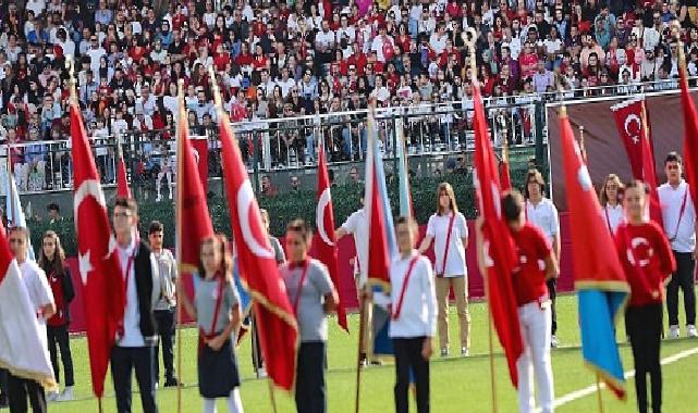 Aliağa Cumhuriyet İçin Atatürk Stadına Koştu