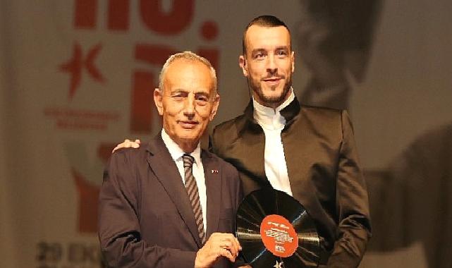 Küçükçekmece'de 100. yıl konserinde Cem Adrian sahne aldı