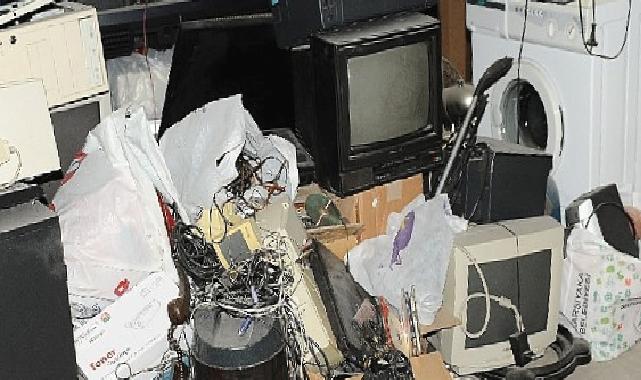 Karşıyaka'da "Elektronik Atıklar Tablete Dönüşsün" kampanyası sürüyor