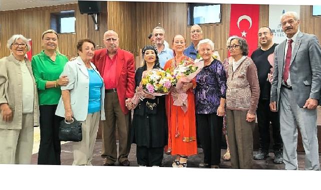 Huzurevi Bedia Akartürk'tün türküleri ile şenlendi