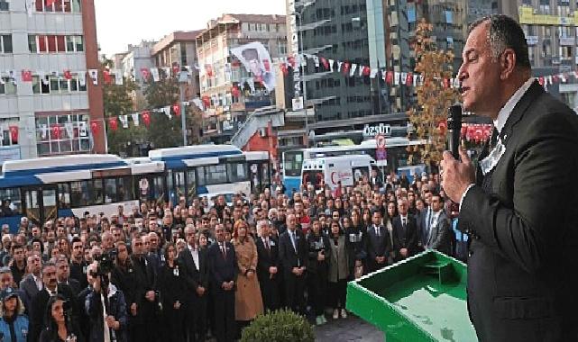 Çankaya belediyesi önünde Atatürk'e saygı duruşu