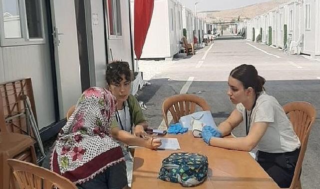 Deü malatya'da depremzedeleri yalnız bırakmıyor