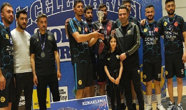 Konya Büyükşehir'in İlçeler Arası Voleybol Turnuvası'nda Şampiyon Çumra Oldu