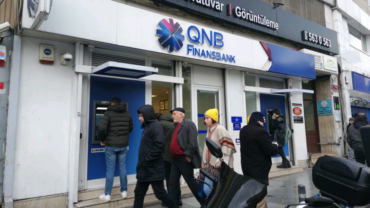 QNB Finansbank'dan SMS ile 50 bin TL ihtiyaç kredisi nasıl alınır belli oldu! SMS karşılığında 50 bin TL dağıtıyor!