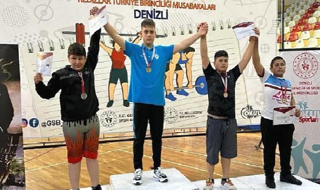 Nevşehir Belediyesi gençlik ve Spor Kulübü haltercileri şampiyonaya damga vurdu