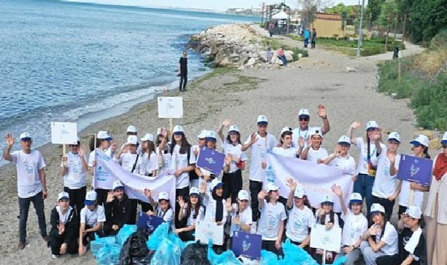 Silivrili Öğrenciler Marmara Denizi'nde Kıyı Temizliği Yaptı