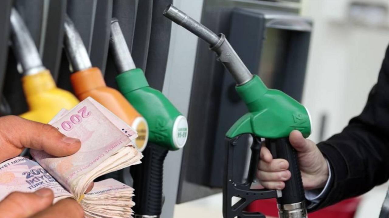AKARYAKIT FİYATLARI: 30 Nisan 2024 Salı İstanbul, Ankara ve İzmir'de benzin, LPG ve motorin litre fiyatları...