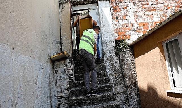 Bayraklı'da sosyal yardımlar arttı - Vatandaşın yüzü güldü