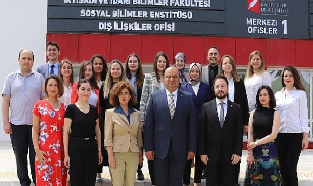 Ege'nin Yabancı Dilde Eğitim Veren İlk Hukuk Fakültesi İKÇÜ'de