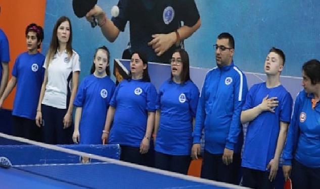 Büyükşehir'den özel sporcuların masa tenisi turnuvası