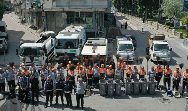 Zeytinburnu'nda Bahar Temizliği Devam Ediyor