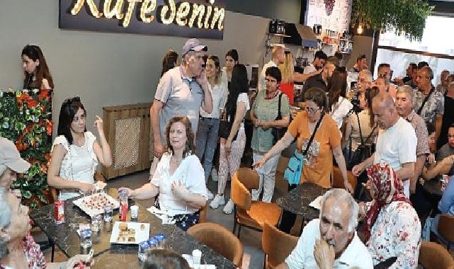 "Kafe Senin", Hizmete Girdi