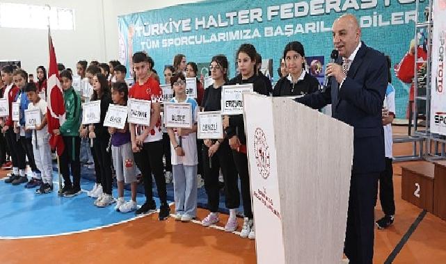 Minikler Türkiye Halter Şampiyonası Keçiören'de düzenleniyor