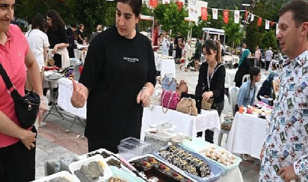 Kemer'de üreten ev hanımları kermesi yapıldı