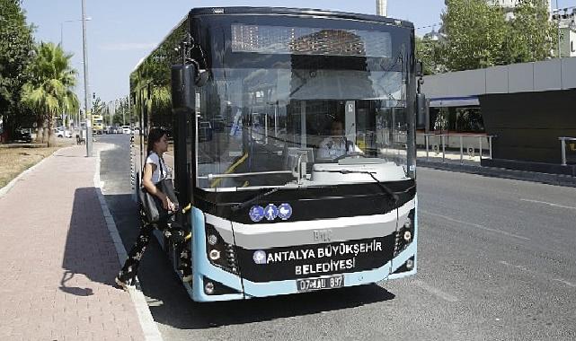 Antalya Büyükşehir Belediyesi'ne ait resmi plakalı toplu ulaşım araçları ve hafif raylı sistem araçları 4 günlük bayram tatilinde toplu ulaşımda ücretsiz yolcu taşıyacak.