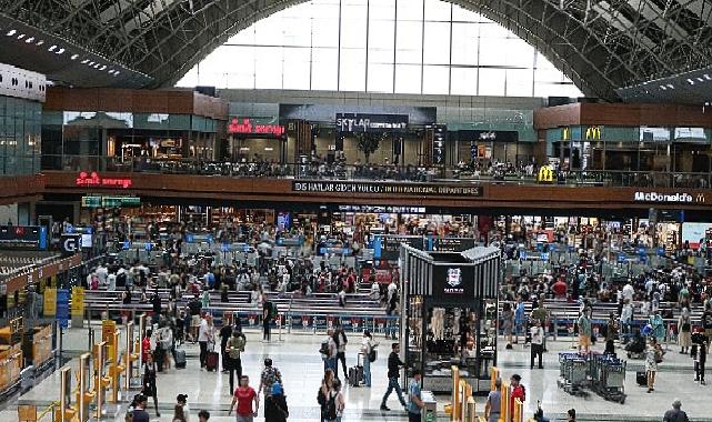 Sabiha Gökçen Havalimanı'nda Kurban Bayramı yoğunluğu başladı