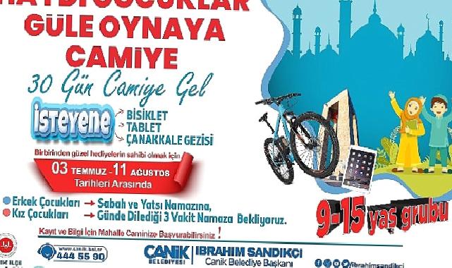 Canik'te Camiye Giden Çocuklar Birbirinden Güzel Hediyelerin Sahibi Olacak