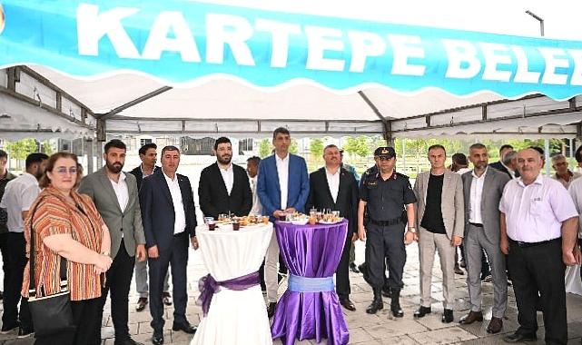 Kartepeliler kent meydanında bayramlaştı