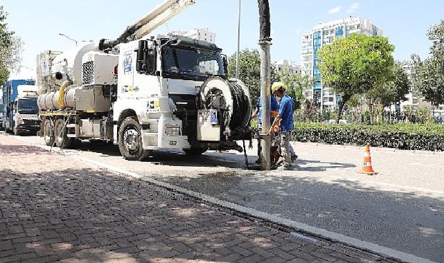 Konya Büyükşehir taşkın riskine karşı kanalizasyon hatlarını temizliyor