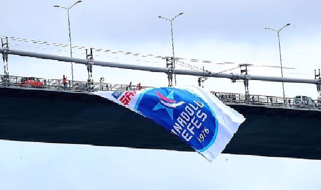 Anadolu Efes'in Şampiyonluk bayrakları bir kez daha İstanbul Boğazı'nda