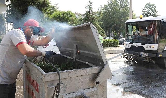 Bayraklı'nın sokaklarında yaz temizliği