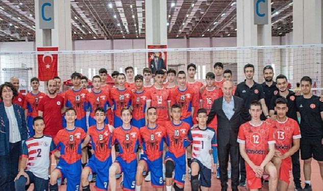 Voleybol Altyapılar Türkiye Şampiyonası İzmir'de sürüyor Başkan Soyer: Her yıl ev sahipliği yapabiliriz