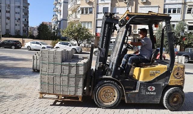 Belediye şantiyesi fabrika gibi üretiyor, Karşıyaka güzelleşiyor