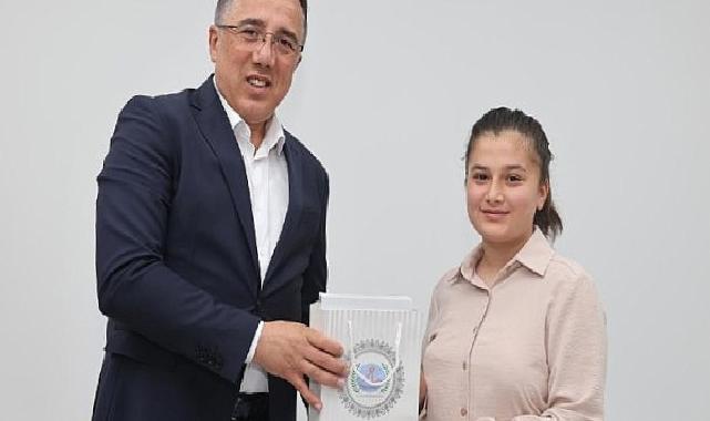 Nevşehir Belediyesi LGS'de ilk 50'ye giren Öğrencileri ödüllendirdi 