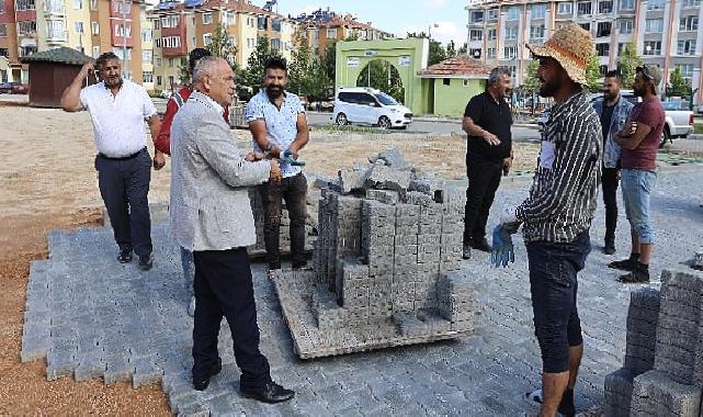 Yahyalı'da yeni açılan yollara parke döşeniyor