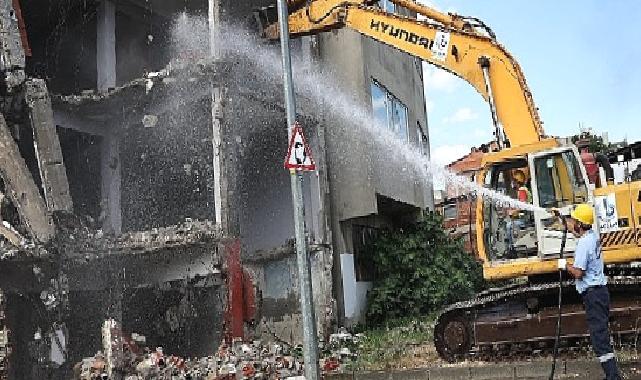 Fatih Mahallesi'ndeki 33 yıllık bina yıkıldı