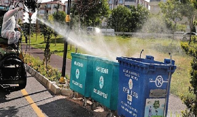 Belediye ekipleri sivrisinek ve haşereye karşı ilaçlama yapıyor 