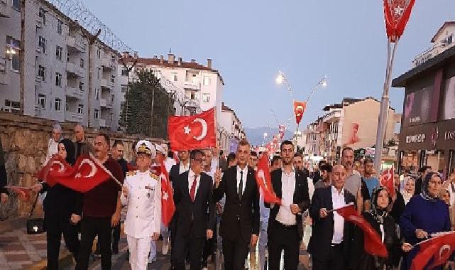 15 Temmuz Demokrasi ve Milli Birlik Günü'nde Gölcük dimdik ayakta