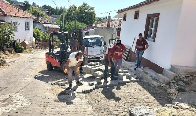 Kırsalda sokaklar parke taş ile örülüyor