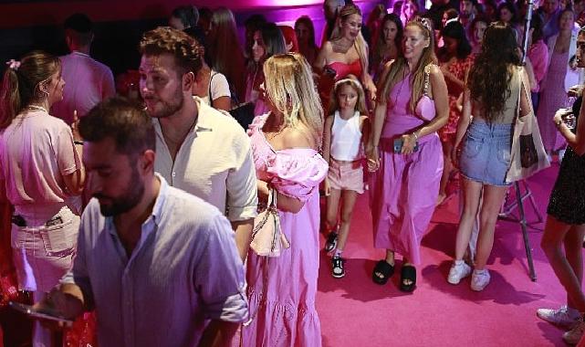 Barbie pembe dünyasının kapılarını görkemli bir gala ile açtı!