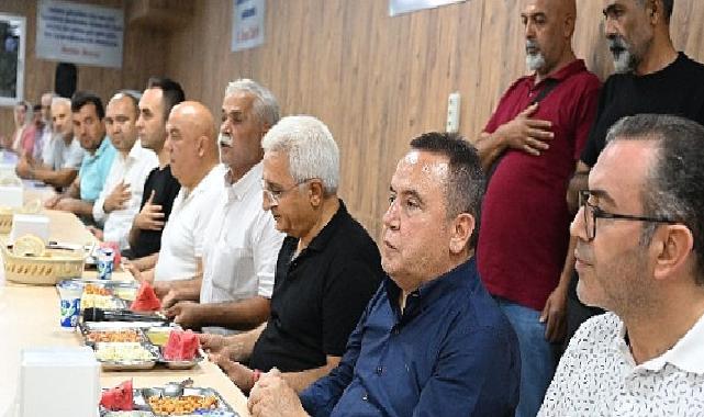 Başkan Böcek, yas-ı matem orucu  tutan vatandaşlarla bir araya geldi