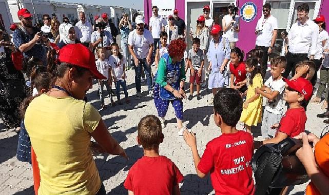 Koç Holding, Kahramanmaraş merkezli depremlerin ardından bölgede ilk günden bu yana yürüttüğü kapsamlı çalışmaları aralıksız sürdürüyor.