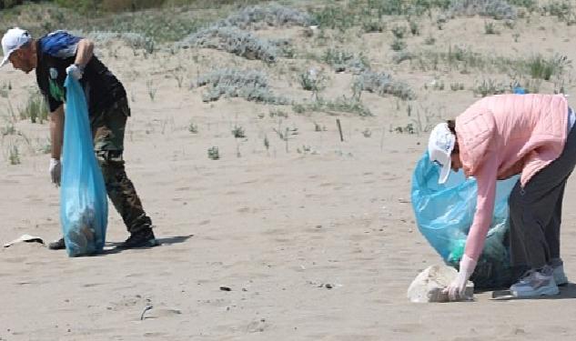 Uzunkum Sahili'nde kıyı temizliği yapıldı