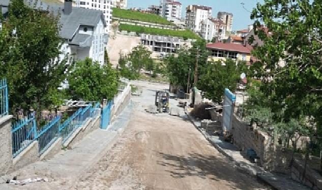 Fen İşleri Müdürlüğü Ekipleri Kıratlıoğlu Mahallesi'nde Çalışmalarını Sürdürüyor